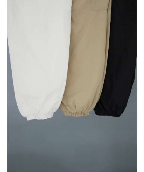 TRUNC(トランクエイティーエイト)の「Light Nylon Cargo Pants(カーゴパンツ・レディース・ブラック/ベージュ/アイボリー・FREE)」の6枚目の写真