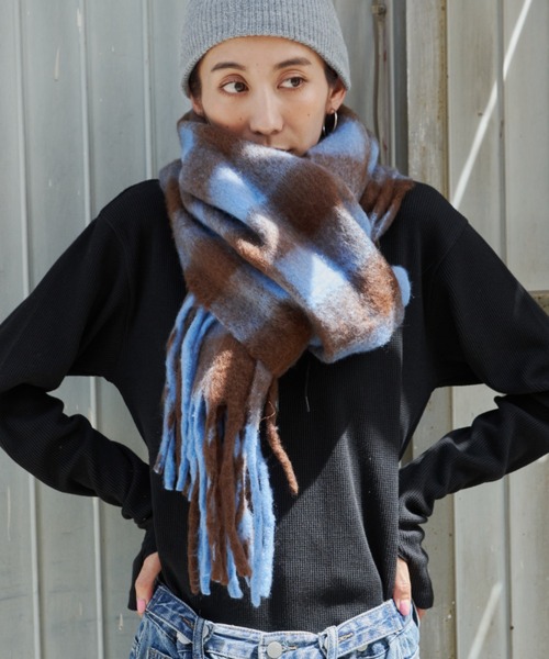 Auntie Rosa Holiday（アンティローザホリデー）の「ギンガムチェックボリュームマフラー（マフラー・レディース・ブラック/ブルー・FREE）」の9枚目の写真