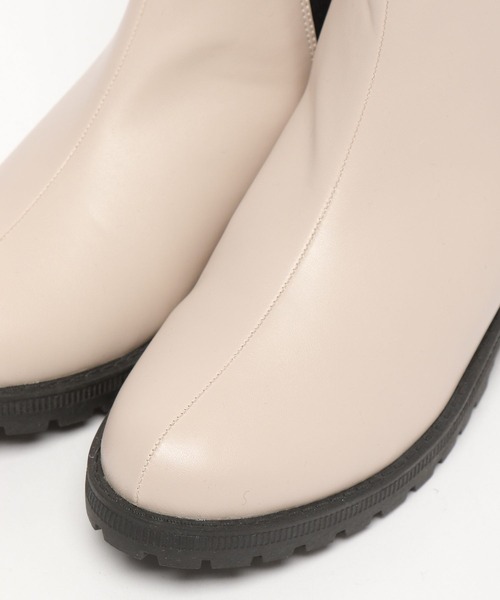 LAKOLE(ラコレ)の「タンクソールチェルシーブーツ / 969390(ブーツ・レディース・アイボリー/ブラック・MEDIUM/LARGE)」の16枚目の写真