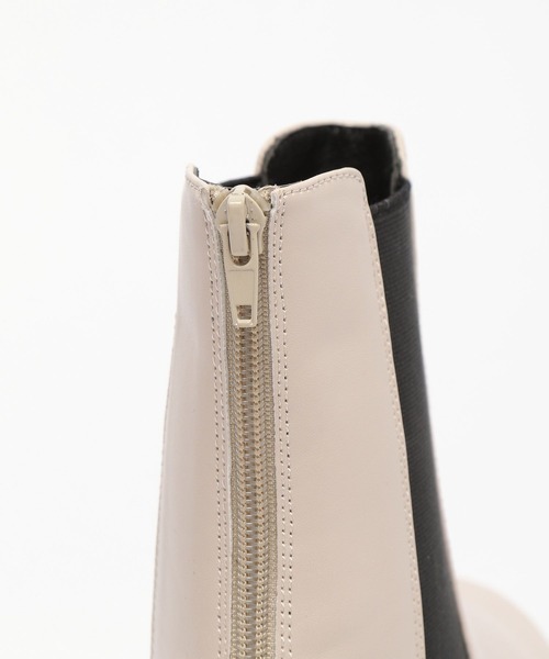 LAKOLE(ラコレ)の「タンクソールチェルシーブーツ / 969390(ブーツ・レディース・アイボリー/ブラック・MEDIUM/LARGE)」の17枚目の写真