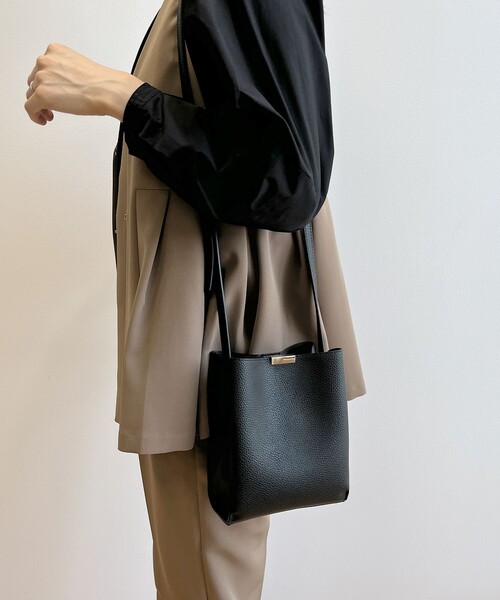 OPAQUE.CLIP（オペークドットクリップ）の「◆【軽量】3層セパレートミニショルダー（ショルダーバッグ・レディース・チャコールグレー/ライトグレー/ブラック/ピンク系・00）」の2枚目の写真