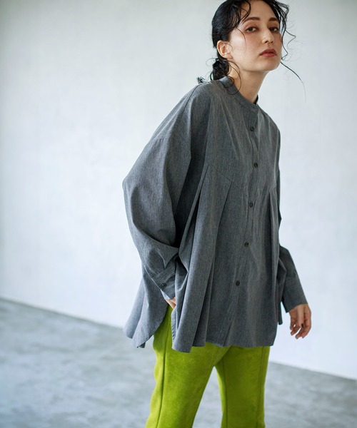 OSMOSIS（オズモーシス）の「切替タックブラウス（シャツ/ブラウス・レディース・グレー/ブラック/ホワイト・ONE SIZE）」の6枚目の写真