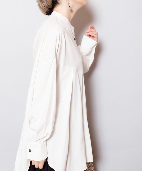 OSMOSIS（オズモーシス）の「切替タックブラウス（シャツ/ブラウス・レディース・グレー/ブラック/ホワイト・ONE SIZE）」の18枚目の写真