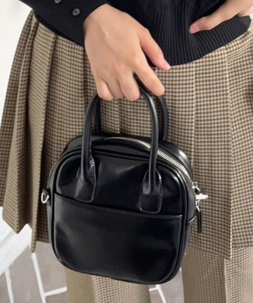 LOWRYS FARM(ローリーズファーム)の「スクエアボストンバック 980539(ボストンバッグ・レディース・シルバー/ブラック・FREE)」の1枚目の写真