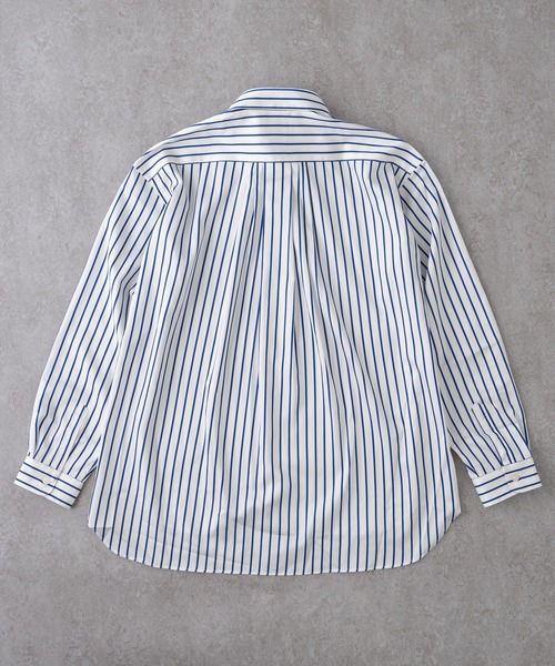 BRICK & SONS(ブリックアンドサンズ)の「&リラックスバックプリーツシャツ<ホワイトワイドストライプ>(シャツ/ブラウス・メンズ・ホワイト・M/XS/S)」の2枚目の写真