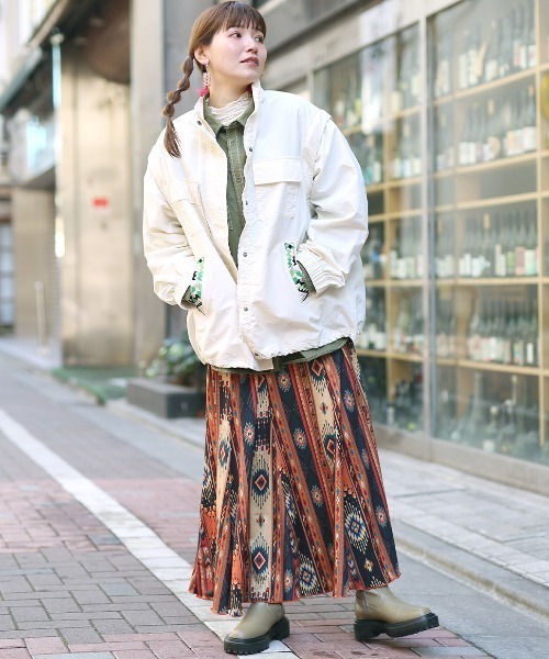 チチカカ(チチカカ)の「2WAYマウンテンジャケット(ブルゾン・レディース・ホワイト/ブラック・FREE)」の3枚目の写真