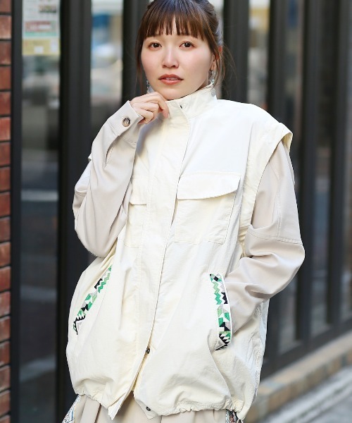 チチカカ(チチカカ)の「2WAYマウンテンジャケット(ブルゾン・レディース・ホワイト/ブラック・FREE)」の7枚目の写真