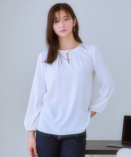 7days Life Styling（セブンデイズライフスタイリング）の「前後２ＷＡＹゴールドボタンブラウス（しわになりにくい・UVカット・タンブル乾燥OK）（シャツ/ブラウス・レディース・オフホワイト/ブラック/サックスブルー/ベージュ・S/M/L/LL）」の8枚目の写真