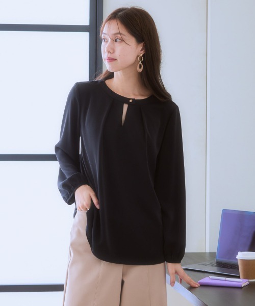 7days Life Styling（セブンデイズライフスタイリング）の「前後２ＷＡＹゴールドボタンブラウス（しわになりにくい・UVカット・タンブル乾燥OK）（シャツ/ブラウス・レディース・オフホワイト/ブラック/サックスブルー/ベージュ・S/M/L/LL）」の10枚目の写真