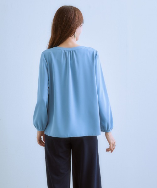 7days Life Styling（セブンデイズライフスタイリング）の「前後２ＷＡＹゴールドボタンブラウス（しわになりにくい・UVカット・タンブル乾燥OK）（シャツ/ブラウス・レディース・オフホワイト/ブラック/サックスブルー/ベージュ・S/M/L/LL）」の22枚目の写真