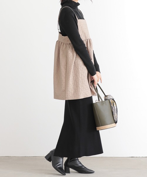 and it_（アンドイット）の「エンボス加工ビスチェキャミソール（キャミソール・レディース・ブラック/ベージュ/ペールイエロー・M/L）」の10枚目の写真