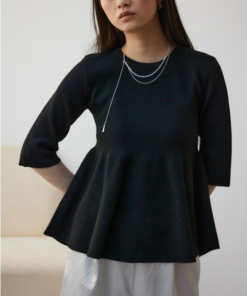 AZUL by moussy(アズールバイマウジー)の「ペプラム5分袖ニットトップス(ニット/セーター・レディース・アイボリー/ブラック/グリーン系その他・FREE)」の2枚目の写真