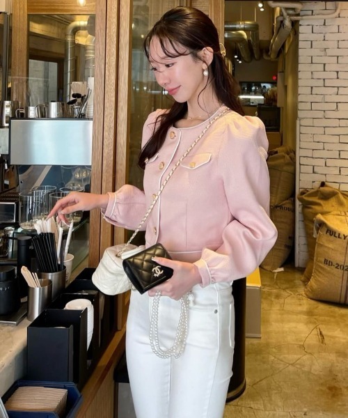 ROYAL PARTY(ロイヤルパーティー)の「配色パイピングコンパクトジャケット(ノーカラージャケット・レディース・ブラック/オフホワイト/ピンク・FREE)」の3枚目の写真