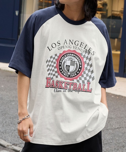 MONO-MART(モノマート)の「ヴィンテージライクスポーツグラフィック ラグラン半袖Tシャツ(Tシャツ/カットソー・レディース・ネイビー系/ネイビー系2/ホワイト系/ブラック系/ブラック系2/チャコール/ワイン/ネイビー/ブラック・M/L)」の2枚目の写真
