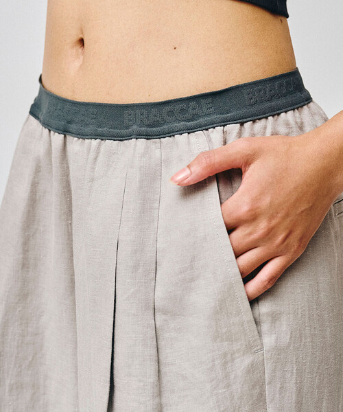 Bshop(ビショップ)の「BRACCAE | リネン ツータックパンツ WOMEN(スラックス・レディース・モカ/ライトグレー/ピンク/チャコール・2/1)」の8枚目の写真