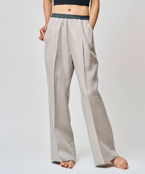 Bshop(ビショップ)の「BRACCAE | リネン ツータックパンツ WOMEN(スラックス・レディース・モカ/ライトグレー/ピンク/チャコール・2/1)」の2枚目の写真