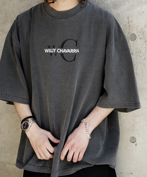 WILLY CHAVARRIA(ウィリーチャバリア)の「【WILLY CHAVARRIA / ウィリー チャバリア】WISM 別注 WC Logo Tee(Tシャツ/カットソー・メンズ・ホワイト/ブラック系その他・X-LARGE/LARGE)」の2枚目の写真