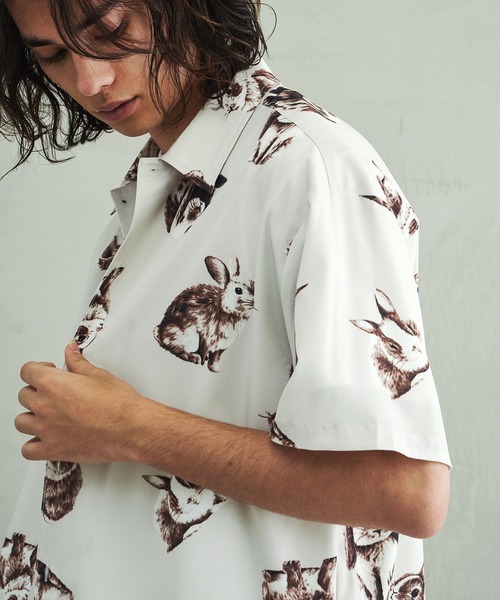 Revo.（レボ）の「Revo. アニマル 総柄プリント オーバーサイズシルエット オープンカラーシャツ/開襟シャツ（シャツ/ブラウス・メンズ・ライトグリーン/ブラック/レオパード/グリーン/マルチ/ブラック系その他/ホワイト・2/1）」の2枚目の写真