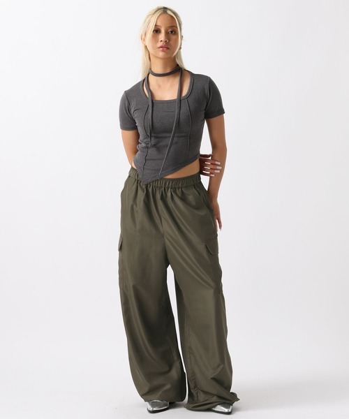 FOREVER 21(フォーエバー トゥエンティーワン)の「【2024SS】カーゴナイロンワイドパンツ(カーゴパンツ・レディース・ブラック/グレー/カーキ・SMALL/MEDIUM)」の13枚目の写真