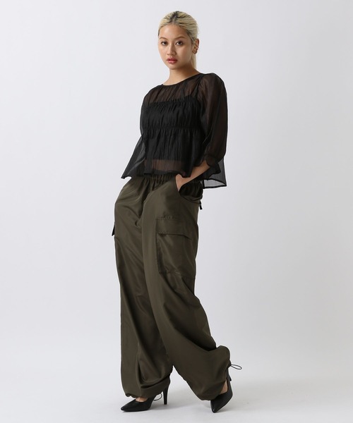 FOREVER 21(フォーエバー トゥエンティーワン)の「【2024SS】カーゴナイロンワイドパンツ(カーゴパンツ・レディース・ブラック/グレー/カーキ・SMALL/MEDIUM)」の4枚目の写真