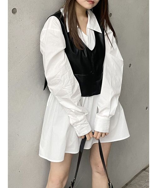 MURUA（ムルーア）の「フェイクレザーベスト×シャツワンピースSET（ワンピース・レディース・ブラック/グレー/ブラウン・FREE）」の2枚目の写真