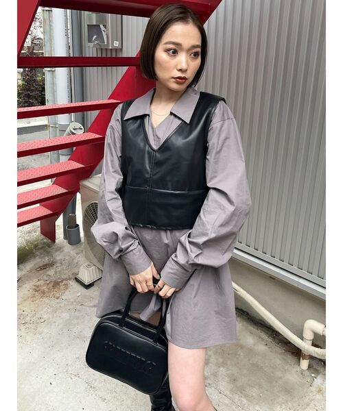 MURUA（ムルーア）の「フェイクレザーベスト×シャツワンピースSET（ワンピース・レディース・ブラック/グレー/ブラウン・FREE）」の4枚目の写真