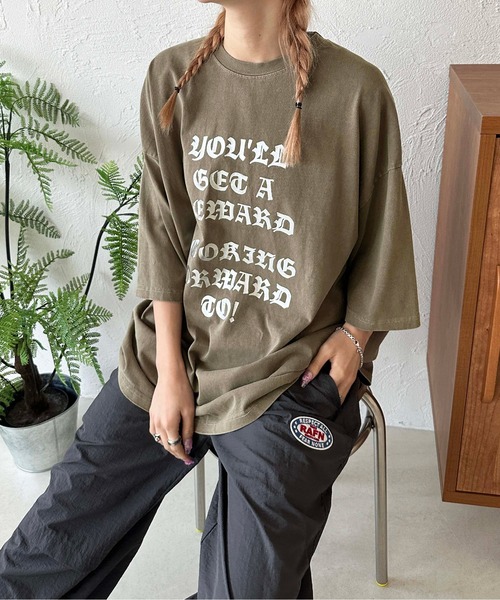 sedacle(セダクル)の「箔プリントTEE(Tシャツ/カットソー・メンズ・ブラウン/チャコールグレー・SMALL/LARGE/MEDIUM)」の1枚目の写真