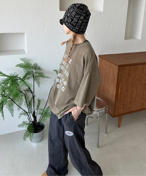 sedacle(セダクル)の「箔プリントTEE(Tシャツ/カットソー・メンズ・ブラウン/チャコールグレー・SMALL/LARGE/MEDIUM)」の18枚目の写真