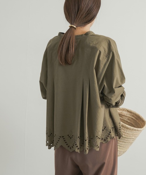 URBAN RESEARCH DOORS(アーバンリサーチドアーズ)の「レース刺繍Vネックカーディガン(カーディガン/ボレロ・レディース・オフホワイト/カーキ/ブラック・MEDIUM)」の8枚目の写真