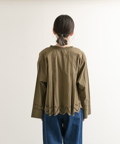 URBAN RESEARCH DOORS(アーバンリサーチドアーズ)の「レース刺繍Vネックカーディガン(カーディガン/ボレロ・レディース・オフホワイト/カーキ/ブラック・MEDIUM)」の19枚目の写真