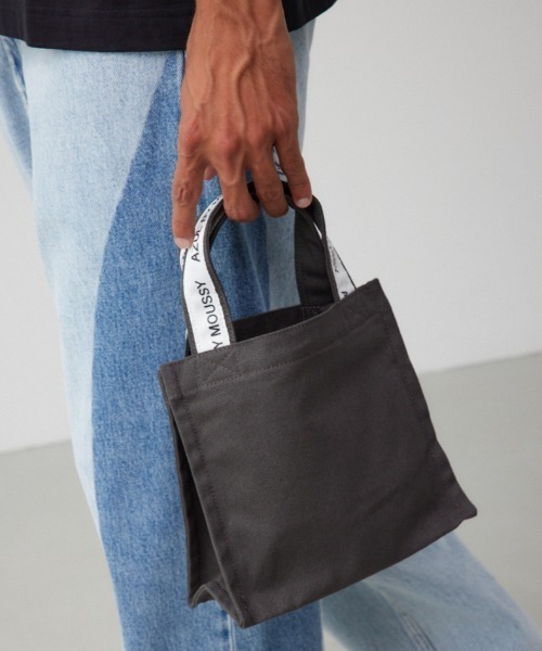 AZUL by moussy（アズールバイマウジー）の「キャンバスロゴテープミニバッグ（トートバッグ・メンズ・オフホワイト/グレー/ブラック・FREE）」の3枚目の写真