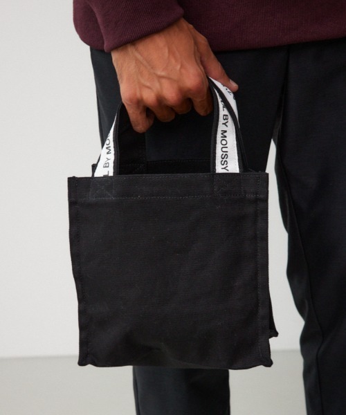 AZUL by moussy（アズールバイマウジー）の「キャンバスロゴテープミニバッグ（トートバッグ・メンズ・オフホワイト/グレー/ブラック・FREE）」の2枚目の写真