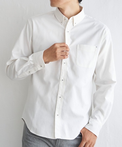 ikka（イッカ）の「【吸水速乾】イージーケアオックスボタンダウンシャツ（シャツ/ブラウス・メンズ・ホワイト/チャコールグレー/グリーン/ネイビー/ベージュ/ブラウン・S/M/L/XL）」の2枚目の写真