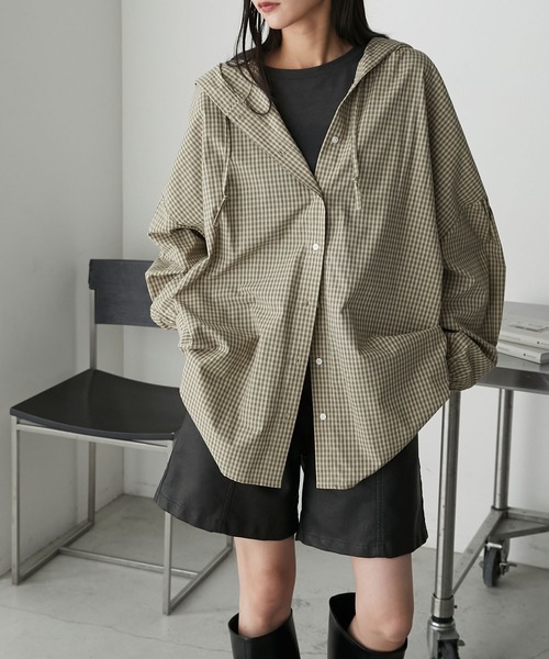 forksy.(フォルクシー)の「【forksy.】オーバーサイズチェック柄フーディーシャツ(シャツ/ブラウス・レディース・ブラック系/ブルー系/ベージュ系・FREE)」の2枚目の写真