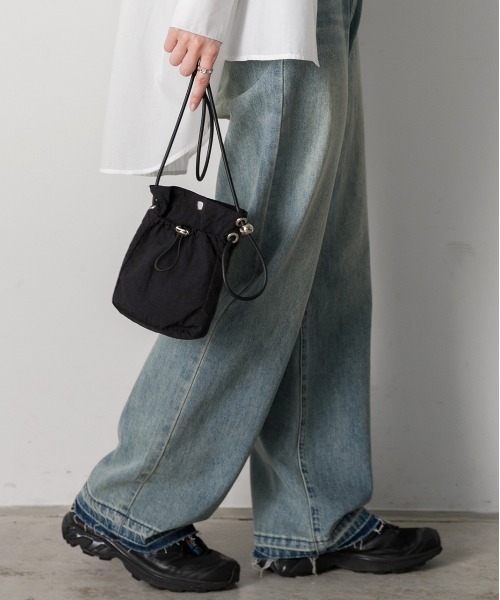 ad thie(アドティエ)の「ドロストデザイン コンパクト ショルダーバッグ(ショルダーバッグ・レディース・カーキ/ブラック/オフホワイト・FREE)」の14枚目の写真