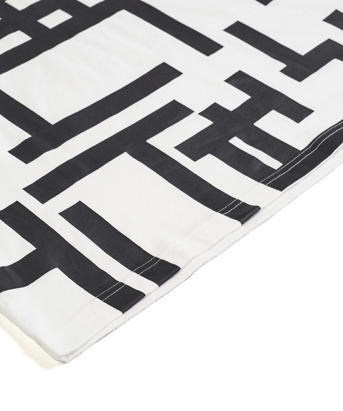 NO ID.（ノーアイディ）の「【NO ID.】Geometric Print Big Pullover / ジオメトリック プリント ビッグ プルオーバー（Tシャツ/カットソー・メンズ・グレー/ブラック/ホワイト・ONE SIZE）」の5枚目の写真