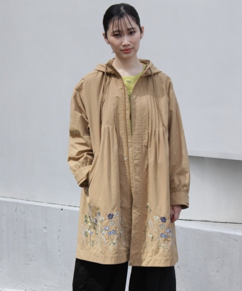 SUPER HAKKA（スーパーハッカ）の「コットンナイロンツイル　コージーフラワー刺繍フードコート（その他アウター・レディース・ネイビー/ベージュ・FREE）」の8枚目の写真