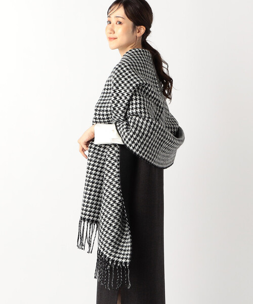 COMME CA ISM（コムサイズム）の「【 リバーシブル 】大判ストール（ストール/ショール・レディース・チャコールグレー/ブラック系1・FREE）」の8枚目の写真