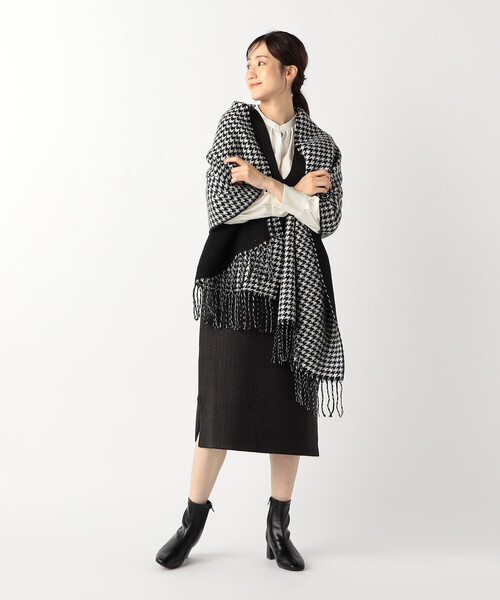 COMME CA ISM（コムサイズム）の「【 リバーシブル 】大判ストール（ストール/ショール・レディース・チャコールグレー/ブラック系1・FREE）」の9枚目の写真