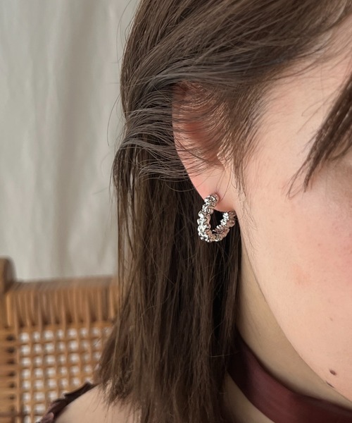ciite'(シーテ)の「ギャザーメタルワンタッチフープピアス (両耳用)(ピアス(両耳用)・レディース・シルバー/ゴールド・FREE)」の1枚目の写真