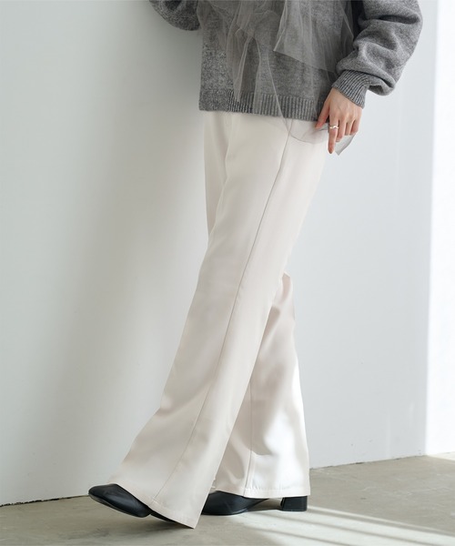 titivate（ティティベイト）の「センタープレスフレアパンツ（その他パンツ・レディース・ブラック/グレイッシュベージュ/アイボリー/ピンクベージュ/ブラウン・M）」の2枚目の写真