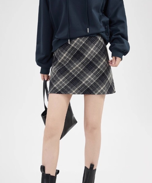 gossip!ロサンゼルス(ゴシップロサンゼルス)の「【サイズあり】ウールライク ヴィンテージ チェック 厚手シンプルミニスカート(インパン付)(秋冬のガーリー定番スカート)(スカート・レディース・ブラウン/グレー・S/M/L)」の2枚目の写真