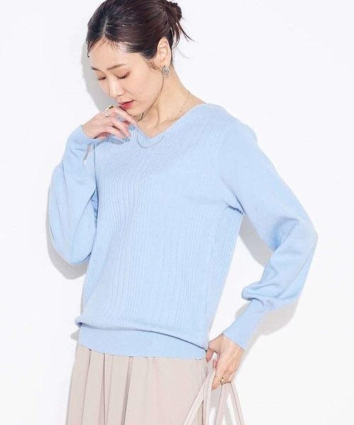a.v.v（アーヴェヴェ）の「ランダムリブ見えVネックパフスリーブニット（ニット/セーター・レディース・グレー系その他/ブラック/アイボリー/ダークインディゴブルー・34/36/38/40/42）」の4枚目の写真