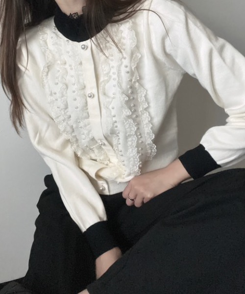 deux amour(ドゥーザムール)の「バイカラーレースパールカーディガン風ニット(Tシャツ/カットソー・レディース・ブラック/アイボリー・FREE)」の3枚目の写真