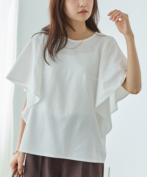 LAVEANGE（ラビアンジェ）の「サッカーストライプフリルブラウス（シャツ/ブラウス・レディース・ブラック/ブルー/オフホワイト・4L/3L/LL/M/5L）」の2枚目の写真