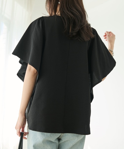 LAVEANGE（ラビアンジェ）の「サッカーストライプフリルブラウス（シャツ/ブラウス・レディース・ブラック/ブルー/オフホワイト・4L/3L/LL/M/5L）」の12枚目の写真