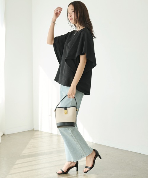 LAVEANGE（ラビアンジェ）の「サッカーストライプフリルブラウス（シャツ/ブラウス・レディース・ブラック/ブルー/オフホワイト・4L/3L/LL/M/5L）」の15枚目の写真