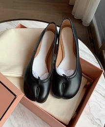 NiiNa（ニーナ）の「【NiiNa】【高品質牛革】メタリックタビフラットシューズ（その他シューズ）」