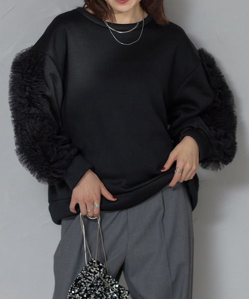 each（イーチ）の「チュールスリーブ裏起毛クロップドスウェット（スウェット・レディース・ブラック/ライトグレー/グレー・FREE）」の2枚目の写真