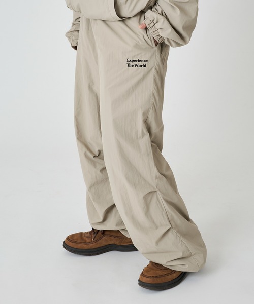 kutir(クティール)の「NYLON FLEECE WIDE PANTS/ナイロンフリースワイドパンツ(その他パンツ・メンズ・ブラック/ネイビー/グレイッシュベージュ・SMALL/MEDIUM/LARGE)」の2枚目の写真